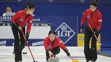 球迷现场尖叫不断