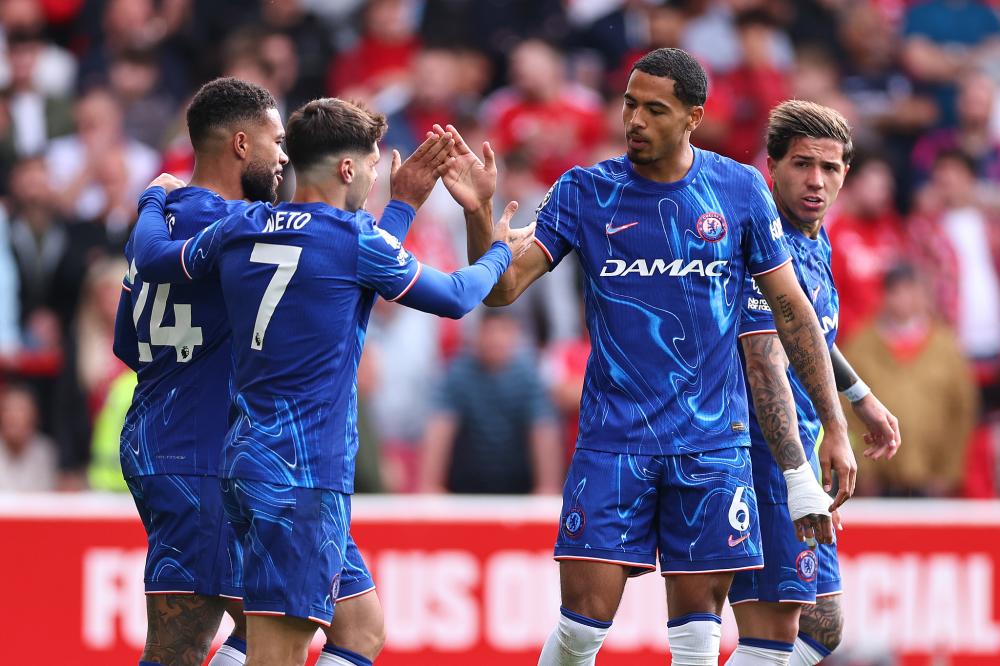 曼联在第15轮4-1大胜狼队，晋级英超第六，阿莫林有效发挥中场，布鲁诺、芒特等球员关键作用，助力球队提升排名。